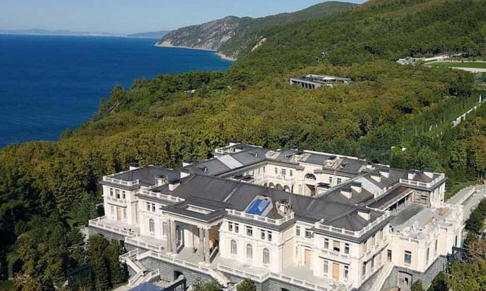 Πούτιν: Δείτε φωτογραφίες από το "μυστικό" παλάτι του, στους χάρτες της Google